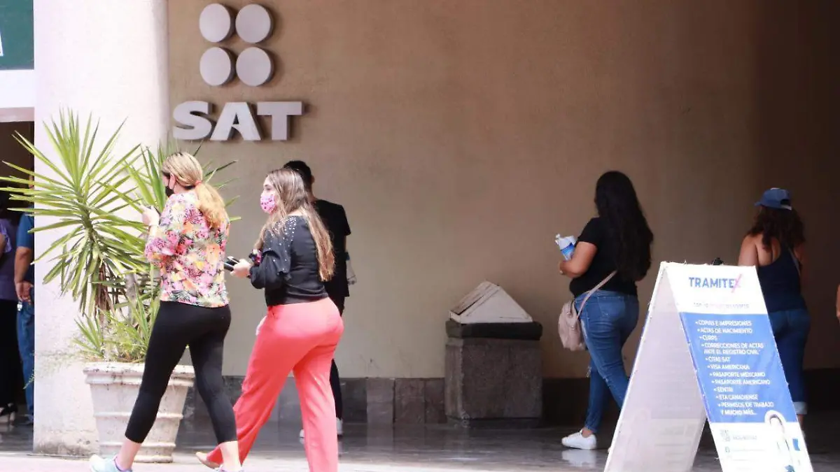 Filas y trámites en el SAT (4)